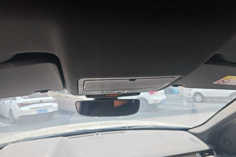 Used Land Rover Discovery Sport New Energy 2023 1.5T P300e Plug-in Hybrid Electric Version Headliner