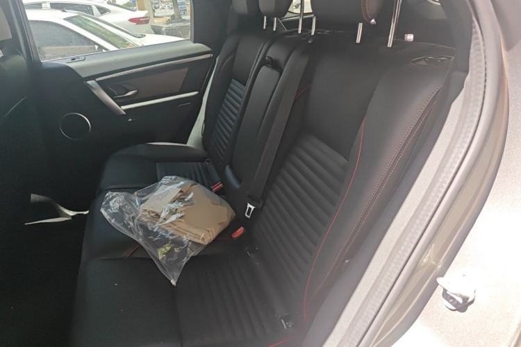 Used Land Rover Discovery Sport New Energy 2023 1.5T P300e Plug-in Hybrid Electric Version Left Rear Seat