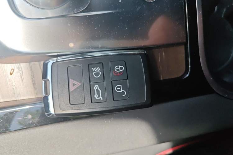 Used Land Rover Discovery Sport New Energy 2023 1.5T P300e Plug-in Hybrid Electric Version Vehicle Key