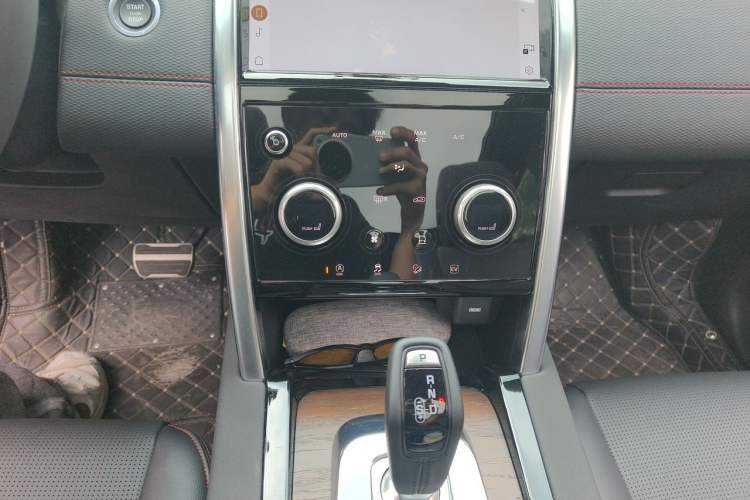 Used Land Rover Discovery Sport New Energy 2023 1.5T P300e Plug-in Hybrid Electric Version Audio And AC Panel