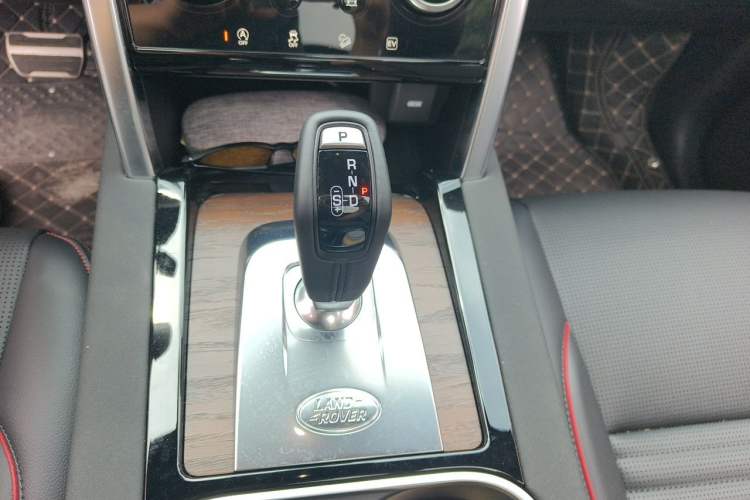 Used Land Rover Discovery Sport New Energy 2023 1.5T P300e Plug-in Hybrid Electric Version Gear Lever