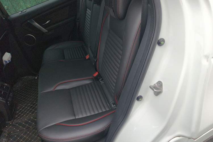 Used Land Rover Discovery Sport New Energy 2023 1.5T P300e Plug-in Hybrid Electric Version Left Rear Seat
