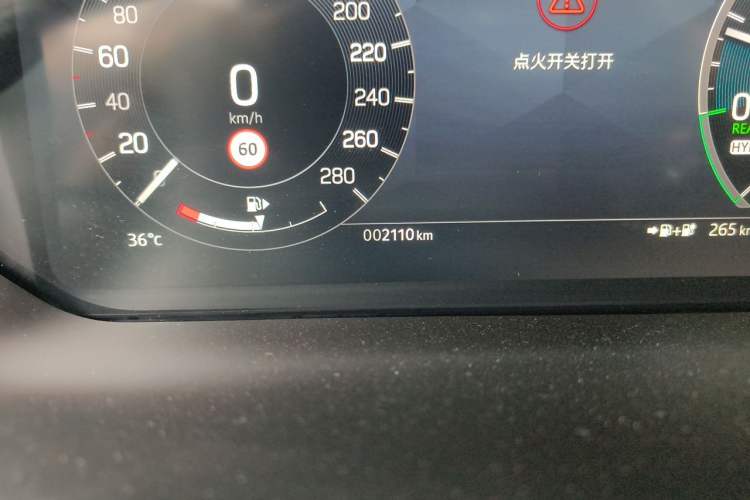 Used Land Rover Discovery Sport New Energy 2023 1.5T P300e Plug-in Hybrid Electric Version Odometer Close Up