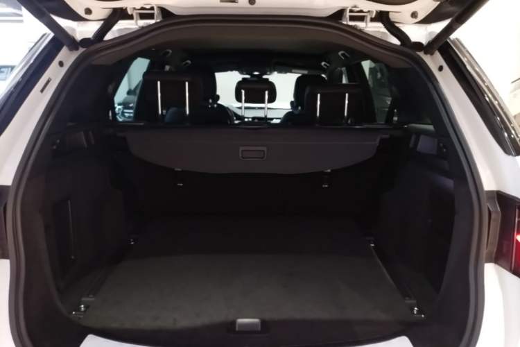 Used Land Rover Discovery Sport New Energy 2023 1.5T P300e Plug-in Hybrid Electric Version Trunk