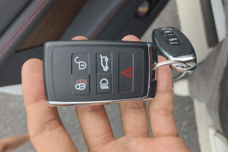 Used Land Rover Discovery Sport New Energy 2023 1.5T P300e Plug-in Hybrid Electric Version Vehicle Key