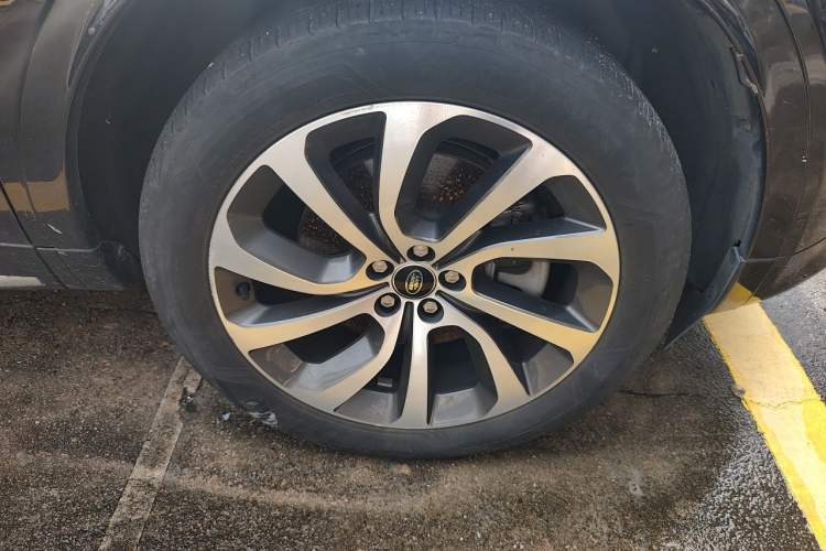 Used Land Rover Discovery Sport New Energy 2024 1.5T P300e Plug-in Hybrid Electric Version Right Front Wheel Hub