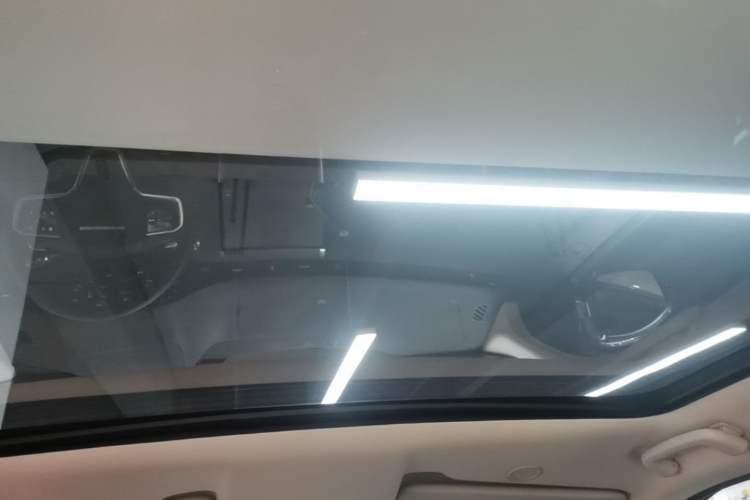 Used Land Rover Discovery Sport New Energy 2024 1.5T P300e Plug-in Hybrid Electric Version Headliner