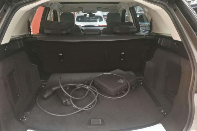 Used Land Rover Discovery Sport New Energy 2024 1.5T P300e Plug-in Hybrid Electric Version Trunk