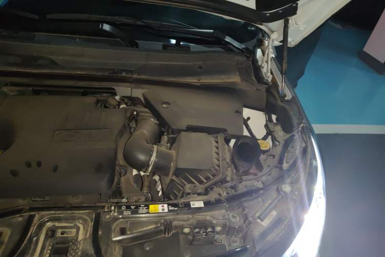 Used Land Rover Discovery Sport New Energy 2024 1.5T P300e Plug-in Hybrid Electric Version Engine Bay Left