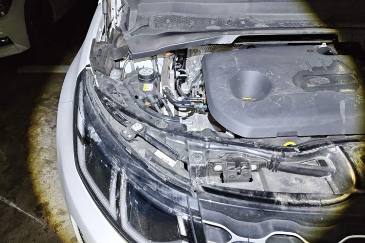 Used Land Rover Discovery Sport New Energy 2024 1.5T P300e Plug-in Hybrid Electric Version Engine Bay Right