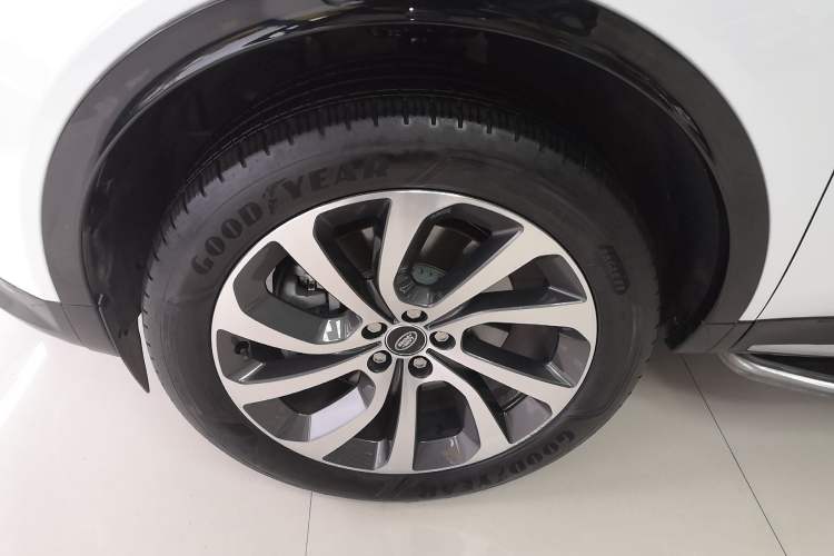 Used Land Rover Discovery Sport New Energy 2024 1.5T P300e Plug-in Hybrid Electric Version Exterior 3
