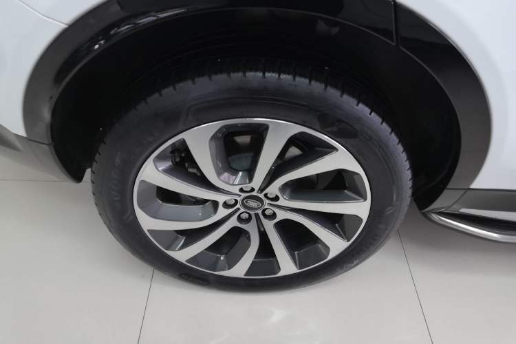 Used Land Rover Discovery Sport New Energy 2024 1.5T P300e Plug-in Hybrid Electric Version Exterior 4