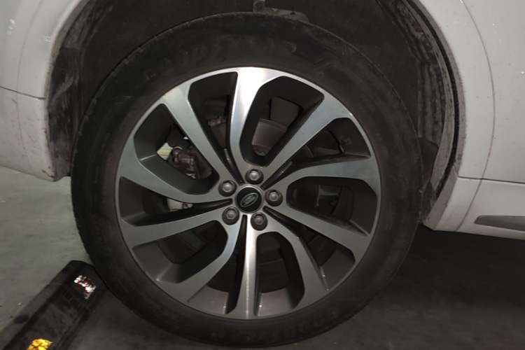 Used Land Rover Discovery Sport New Energy 2024 1.5T P300e Plug-in Hybrid Electric Version Exterior 5