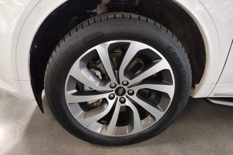 Used Land Rover Discovery Sport New Energy 2024 1.5T P300e Plug-in Hybrid Electric Version Exterior 7