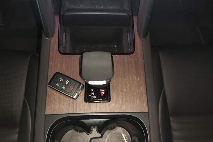 Used Land Rover Discovery Sport New Energy 2024 1.5T P300e Plug-in Hybrid Electric Version Gear Lever
