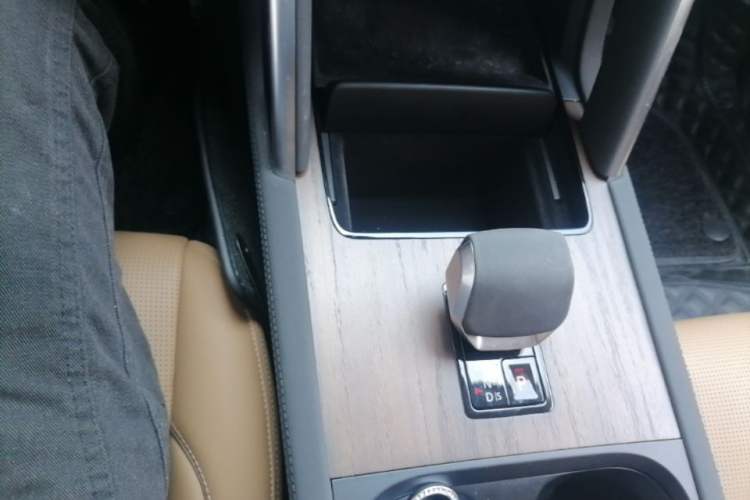 Used Land Rover Discovery Sport New Energy 2024 1.5T P300e Plug-in Hybrid Electric Version Gear Lever