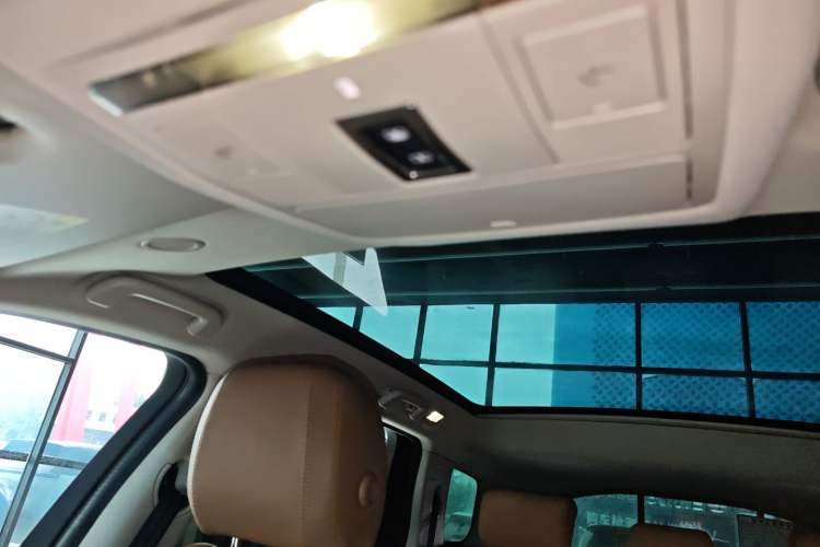 Used Land Rover Discovery Sport New Energy 2024 1.5T P300e Plug-in Hybrid Electric Version Headliner