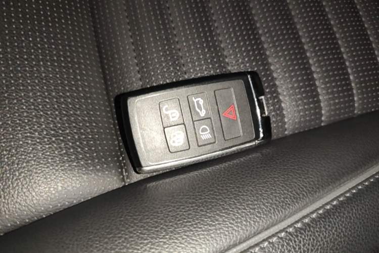Used Land Rover Discovery Sport New Energy 2024 1.5T P300e Plug-in Hybrid Electric Version Interior 1