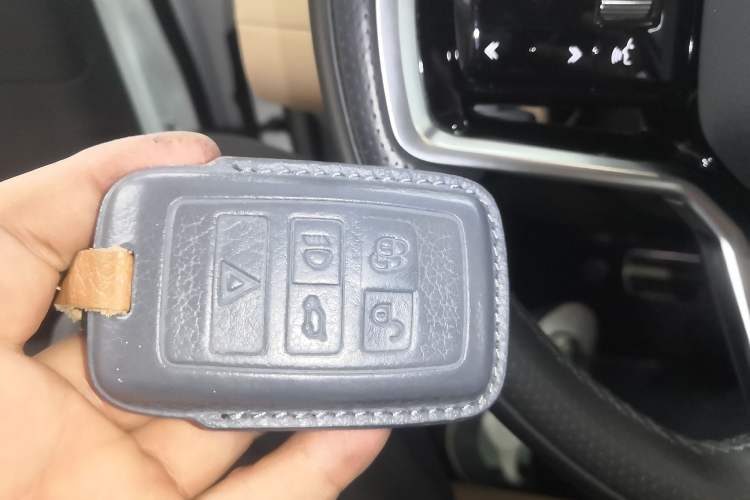 Used Land Rover Discovery Sport New Energy 2024 1.5T P300e Plug-in Hybrid Electric Version Interior 1