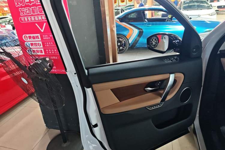 Used Land Rover Discovery Sport New Energy 2024 1.5T P300e Plug-in Hybrid Electric Version Left Front Door Interior
