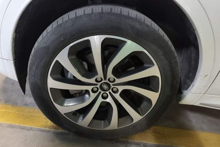 Used Land Rover Discovery Sport New Energy 2024 1.5T P300e Plug-in Hybrid Electric Version Left Front Wheel Hub