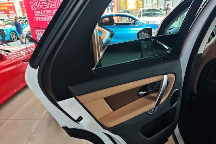Used Land Rover Discovery Sport New Energy 2024 1.5T P300e Plug-in Hybrid Electric Version Left Rear Door Interior