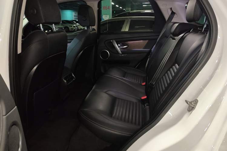 Used Land Rover Discovery Sport New Energy 2024 1.5T P300e Plug-in Hybrid Electric Version Left Rear Seat