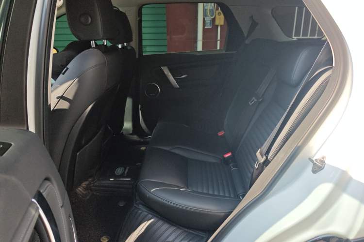 Used Land Rover Discovery Sport New Energy 2024 1.5T P300e Plug-in Hybrid Electric Version Left Rear Seat