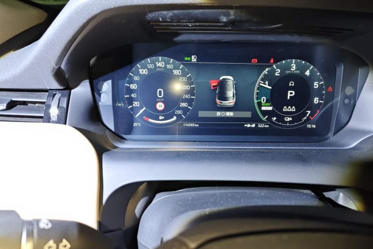 Used Land Rover Discovery Sport New Energy 2024 1.5T P300e Plug-in Hybrid Electric Version Odometer Close Up