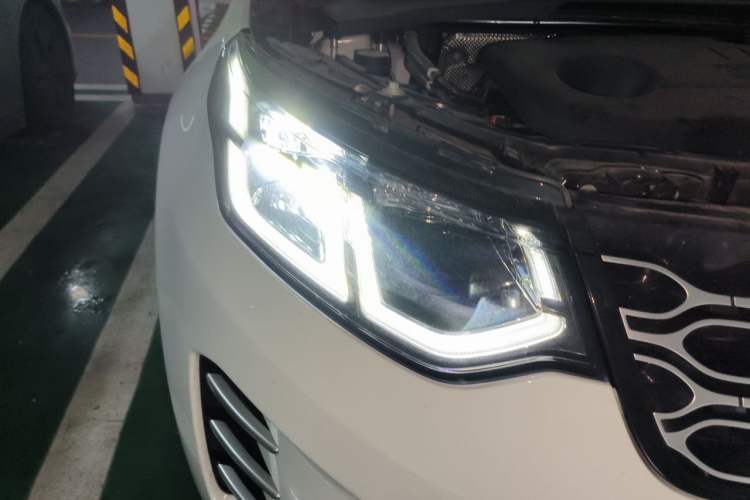 Used Land Rover Discovery Sport New Energy 2024 1.5T P300e Plug-in Hybrid Electric Version Right Front Headlight
