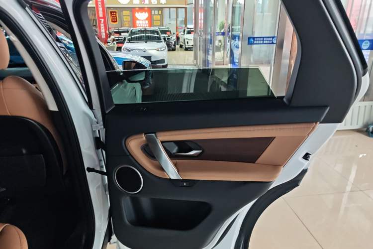 Used Land Rover Discovery Sport New Energy 2024 1.5T P300e Plug-in Hybrid Electric Version Right Rear Door Interior