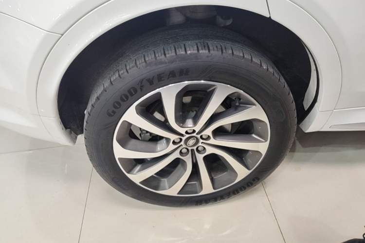 Used Land Rover Discovery Sport New Energy 2024 1.5T P300e Plug-in Hybrid Electric Version Right Rear Wheel Hub