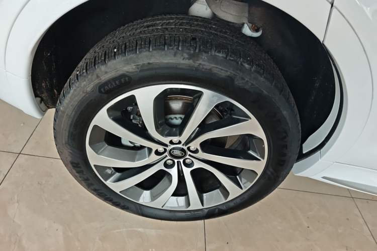 Used Land Rover Discovery Sport New Energy 2024 1.5T P300e Plug-in Hybrid Electric Version Right Rear Wheel Hub