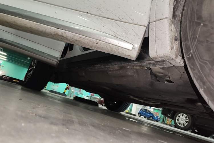 Used Land Rover Discovery Sport New Energy 2024 1.5T P300e Plug-in Hybrid Electric Version Right Side Sill