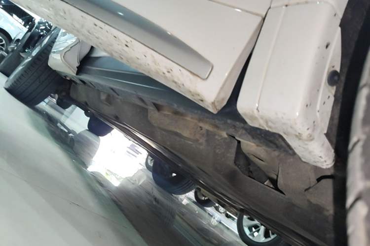 Used Land Rover Discovery Sport New Energy 2024 1.5T P300e Plug-in Hybrid Electric Version Right Side Sill