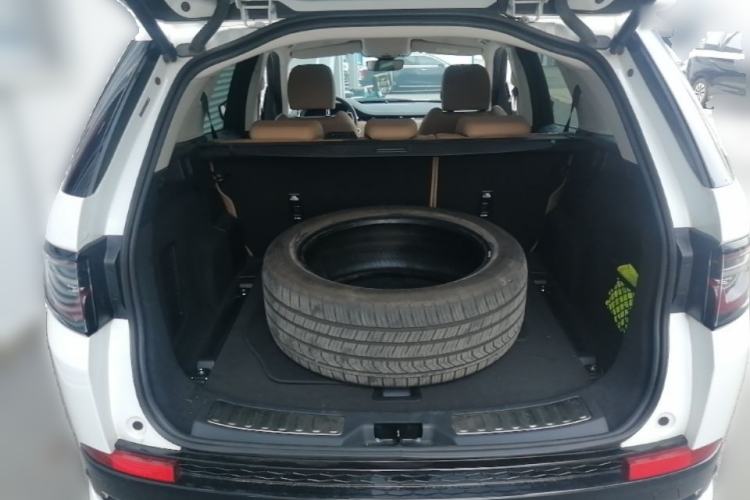 Used Land Rover Discovery Sport New Energy 2024 1.5T P300e Plug-in Hybrid Electric Version Trunk