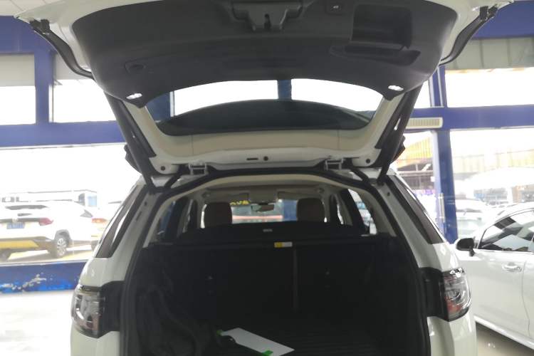 Used Land Rover Discovery Sport New Energy 2024 1.5T P300e Plug-in Hybrid Electric Version Trunk