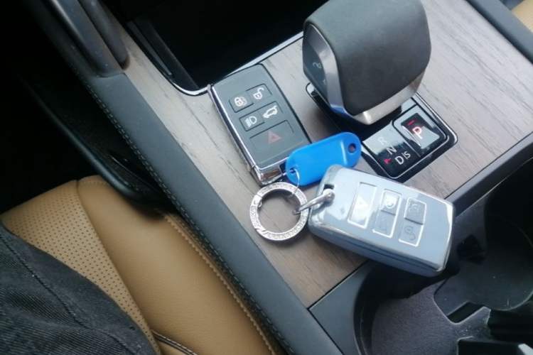 Used Land Rover Discovery Sport New Energy 2024 1.5T P300e Plug-in Hybrid Electric Version Vehicle Key