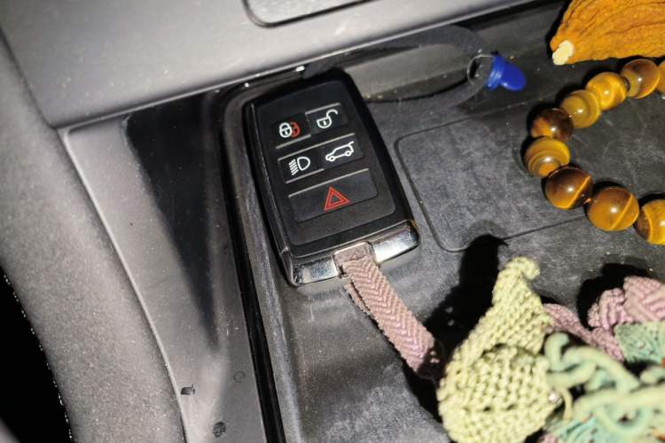 Used Land Rover Discovery Sport New Energy 2024 1.5T P300e Plug-in Hybrid Electric Version Vehicle Key