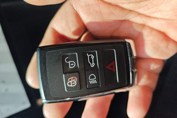 Used Land Rover Discovery Sport New Energy 2024 1.5T P300e Plug-in Hybrid Electric Version Vehicle Key
