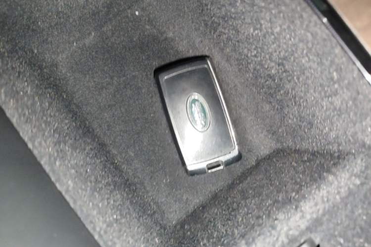 Used Land Rover Discovery Sport New Energy 2024 1.5T P300e Plug-in Hybrid Electric Version Vehicle Key