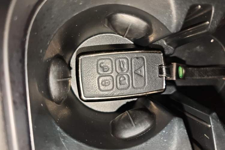 Used Land Rover Discovery Sport New Energy 2024 1.5T P300e Plug-in Hybrid Electric Version Vehicle Key