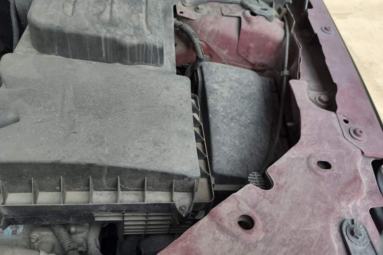 Used Land Rover Freelander 2 2007 3.2L Engine Bay Left