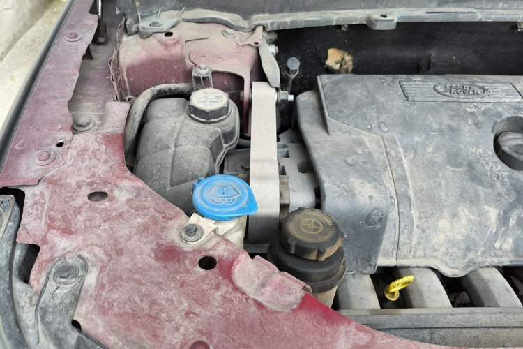 Used Land Rover Freelander 2 2007 3.2L Engine Bay Right
