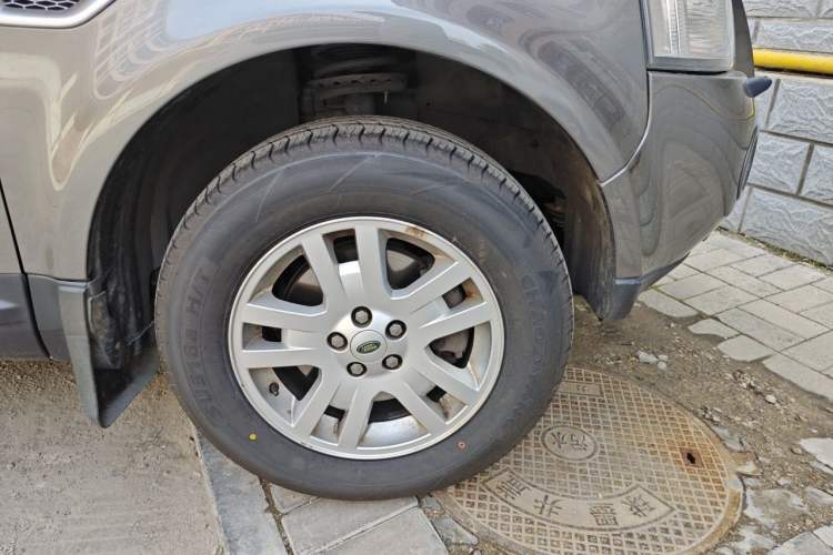 Used Land Rover Freelander 2 2007 3.2L Right Front Wheel Hub