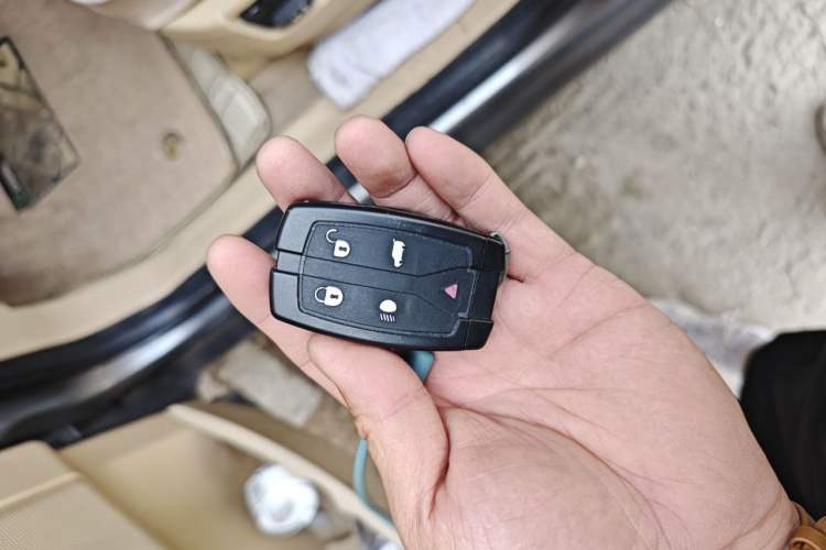 Used Land Rover Freelander 2 2007 3.2L Vehicle Key