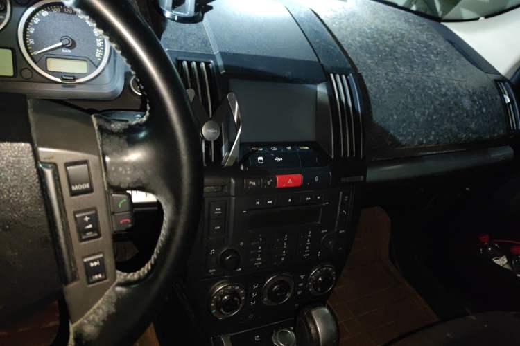 Used Land Rover Freelander 2 2010 2.2 TD4 Automatic SE Diesel Edition Audio And AC Panel