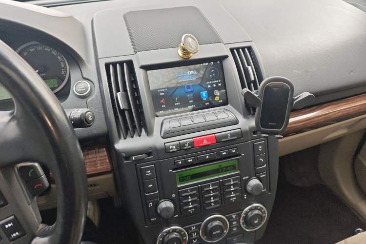 Used Land Rover Freelander 2 2010 3.2 i6 Automatic SE Gasoline Version Audio And AC Panel