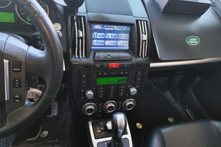 Used Land Rover Freelander 2 2010 2.2 TD4 Automatic SE Diesel Edition Audio And AC Panel