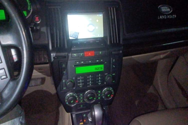 Used Land Rover Freelander 2 2010 3.2 i6 Automatic HSE Gasoline Version Audio And AC Panel